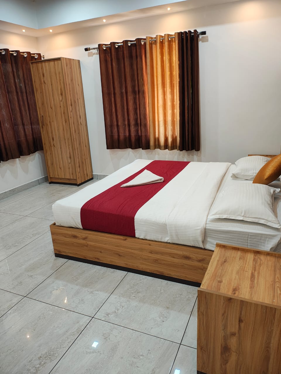 Room with red and white bedding